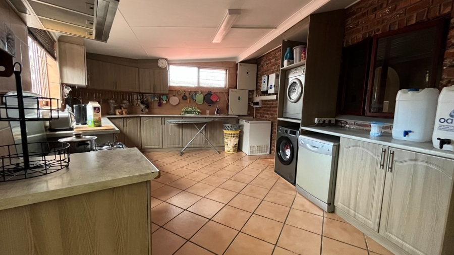 4 Bedroom Property for Sale in Heiderand Western Cape